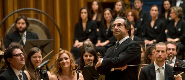 Riccardo Muti conducting the Princess of Asturias Foundation Choir during the Closing Concert of the 20th Princess of Asturias Music Week.