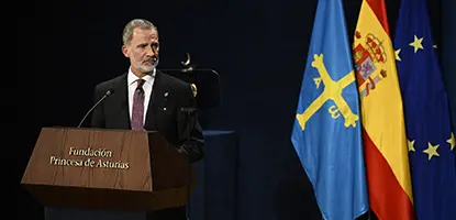 Su Majestad el Rey Felipe VI durante su discurso en la ceremonia de los Premios Princesa de Asturias 2023 en el Teatro Campoamor de Oviedo