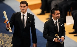 Iker Casillas y Xavi Hernández