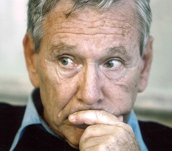 Amos Oz